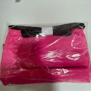 Hot Pink Zip Crossbody Nylon Bag with black Strap. 3 zipper pockets. Gorgeous 🩷